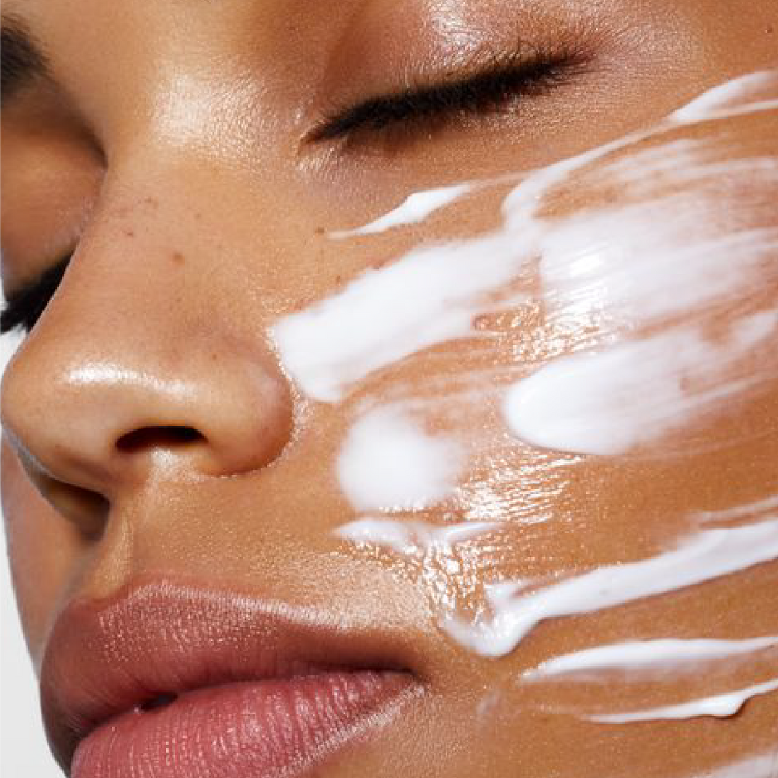 HOW TO CHOOSE THE BEST MOISTURIZER  FOR  YOUR SKIN